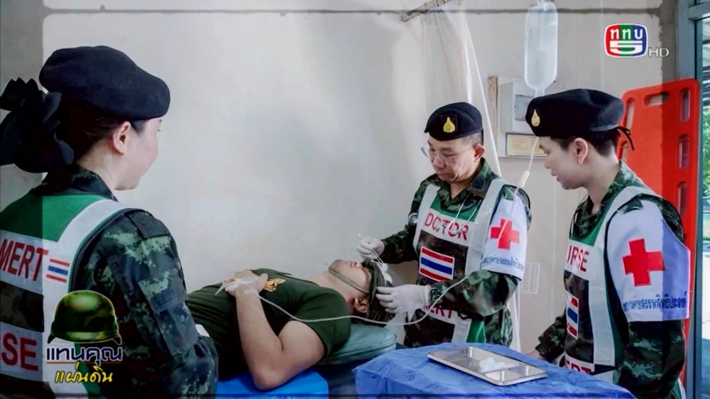 นักรบชุดขาว… ผู้ต่อสู้ด้วยหัวใจ ไม่ใช่อาวุธ ยืนหยัดกลางสมรภูมิ เพื่อรักษาทุกลมหายใจของเพื่อนทหาร”