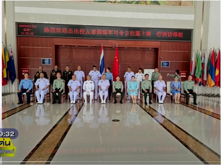 ผู้บัญชาการทหารเรือ รับรางวัลศิษย์เก่าดีเด่น ที่สร้างชื่อเสียง ของมหาวิทยาลัยป้องกันประเทศ หรือ National Defense University ณ เมืองฉางผิง กรุงปักกิ่ง สาธารณรัฐประชาชนจีน