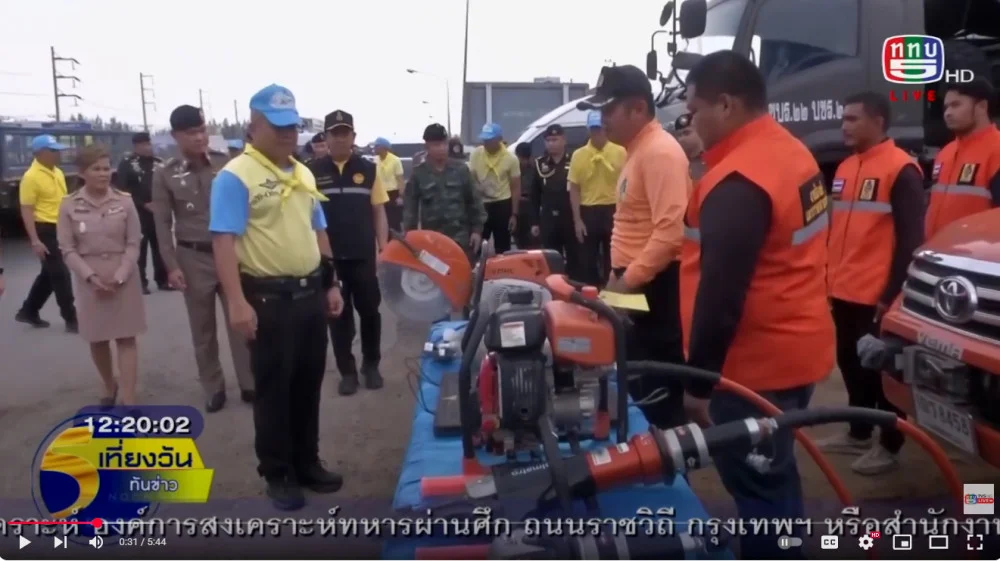 รองแม่ทัพภาคที่ 2 เยี่ยมจุดบริการประชาชน ในห้วงเทศกาลสงกรานต์ ปี 2568 สำหรับเป็นจุดบริการ พักคน และ พักรถสอบถามเส้นทาง  ตามนโยบายรัฐบาล ขับขี่ปลอดภัย เมืองไทยไร้อุบัติเหตุ
