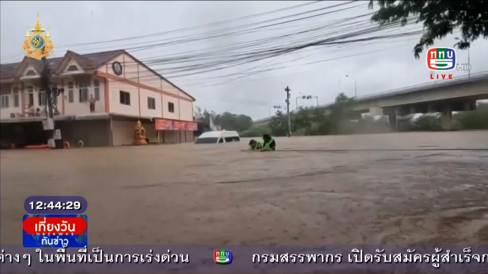 ฉก.ราชมนู นำเรือช่วยเหลือ ปชช.อาศัยอยู่ติดริมน้ำเมย