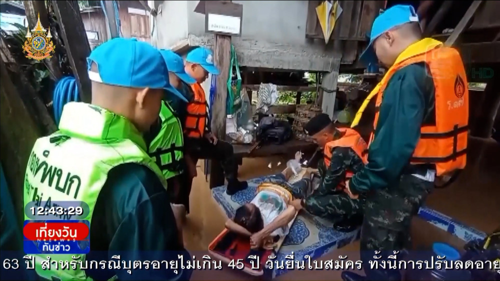 ร.17 พัน.4 ช่วยประชาชนถูกน้ำท่วมพะเยา