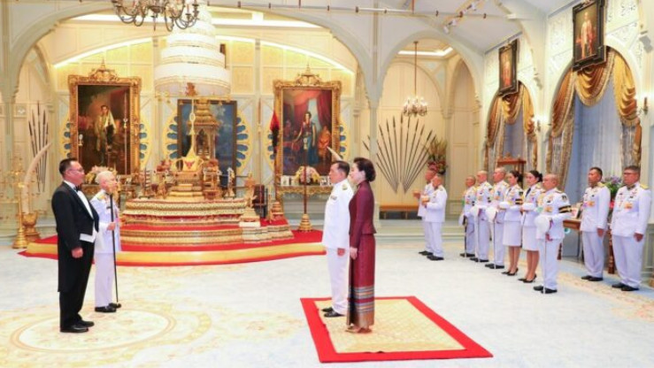 ในหลวง พระราชินี พระราชทานพระบรมราชวโรกาสให้ทูตต่างประเทศ เฝ้าฯ ถวายอักษรสาส์นตราตั้ง