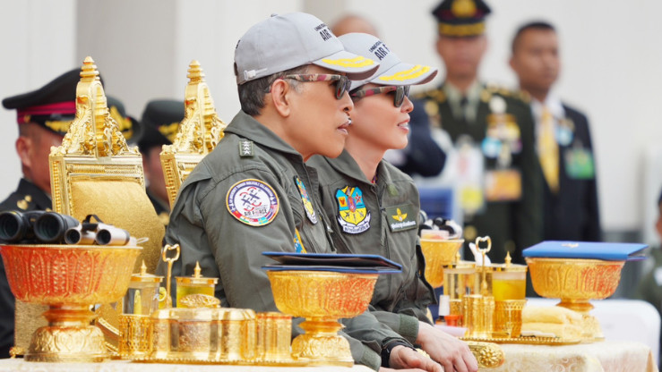 ประมวลภาพ! พระบาทสมเด็จพระเจ้าอยู่หัวสมเด็จพระนางเจ้าฯ พระบรมราชินี ทอดพระเนตรการแสดงการบินสุดยิ่งใหญ่ ฉลอง 88 ปี กองทัพอากาศ