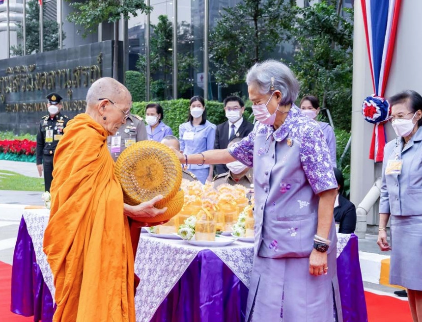 'กรมสมเด็จพระเทพฯ'เสด็จฯทรงบาตร เนื่องในโอกาสส่งท้ายปีเก่าต้อนรับปีใหม่ 2568
