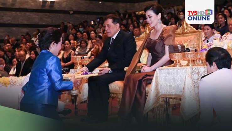 “ในหลวง-พระราชินี” เสด็จฯทอดพระเนตรการแสดงละครนอก เรื่อง “สังข์ทอง”