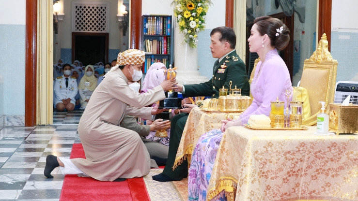 ในหลวง-พระราชินี เสด็จปัตตานี พระราชทานรางวัลอัญเชิญอัลกุรอาน 