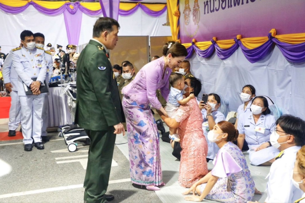 'ในหลวง-พระราชินี' พระราชทานรางวัลการทดสอบการอัญเชิญพระมหาคัมภีร์อัลกุรอาน จ.ปัตตานี
