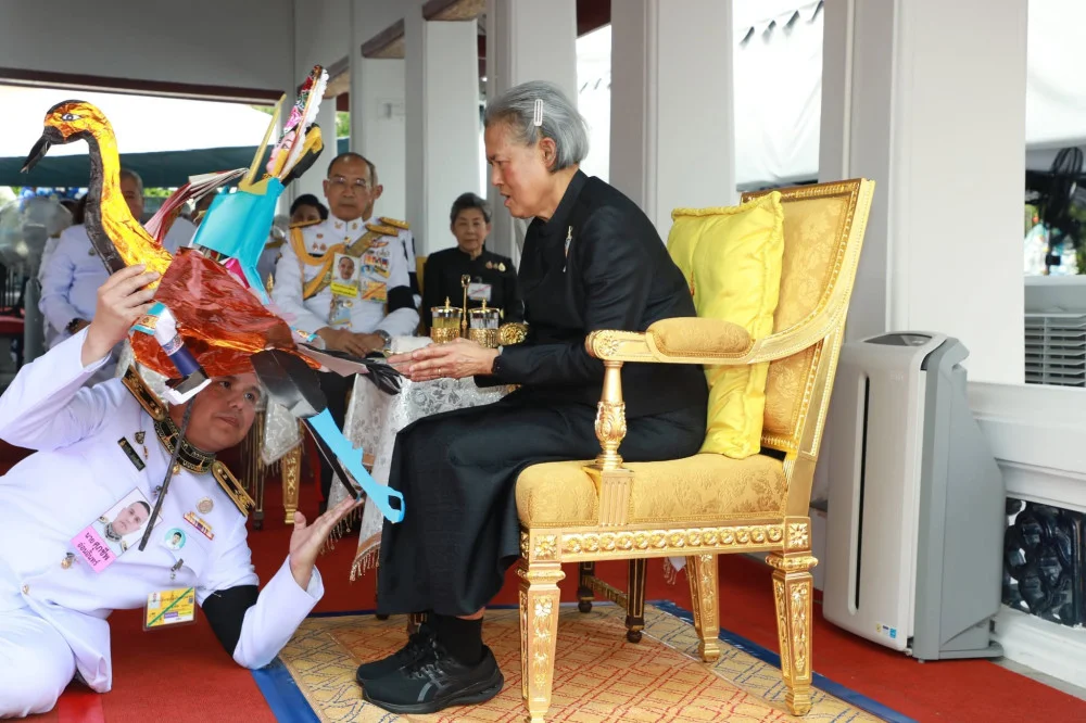 วันที่ ๑๖ มิถุนายน ๒๕๖๙ กรมสมเด็จพระเทพรัตนราชสุดา ฯ บําเพ็ญกุศล (พิธีกงเต๊ก) ถวายพระบรมศพ สมเด็จพระนางเจ้าสิริกิติ์ พระบรมราชินีนาถ พระบรมราชชนนีพันปีหลวง
