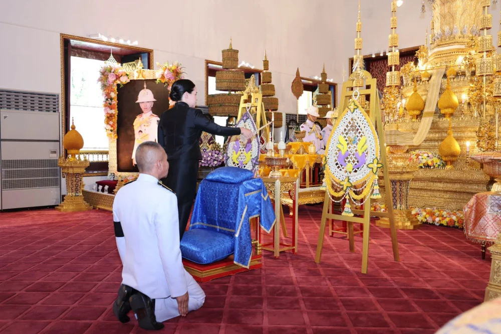 วันที่ ๒๔ มิถุนายน ๒๕๖๙ ท่านผู้หญิงพลอยไพลิน เจนเซน ไปในการบําเพ็ญพระราชกุศล พระราชทานพระศพฯ