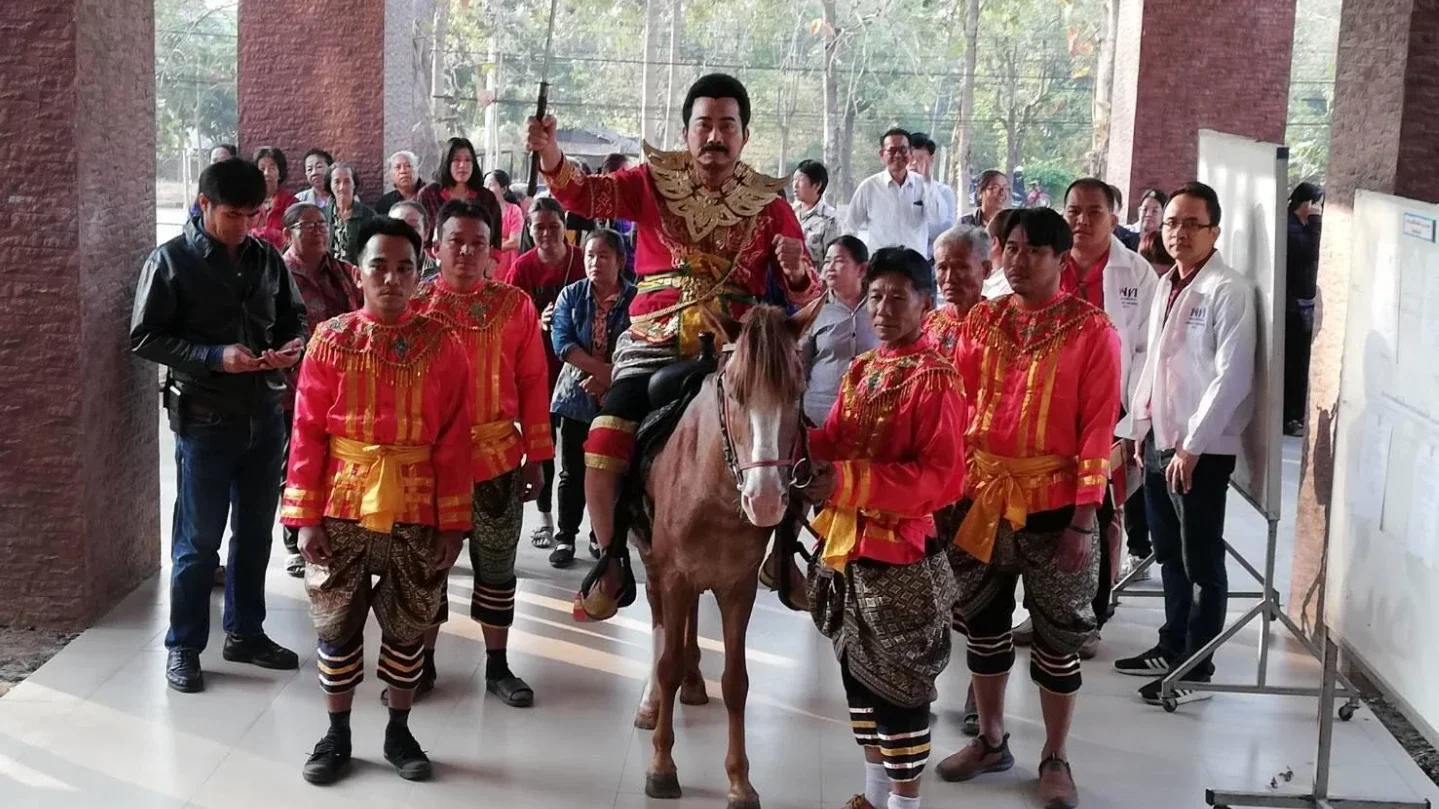 เปิดประวัติ "ศรัณย์วุฒิ " ส.ส. ผู้สร้างสีสันการเมืองไทย