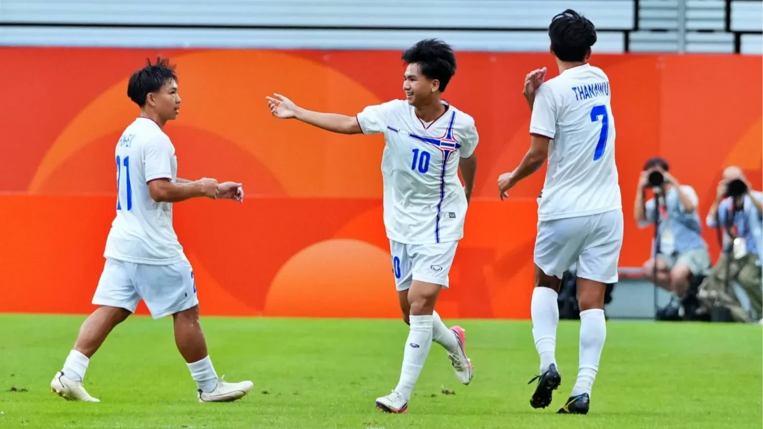 ฟุตบอลชายทีมชาติไทยอัดฮ่องกง 5-1 ศึกเอเชียนเกมส์ 2026 นัดที่สอง กลุ่มเอ