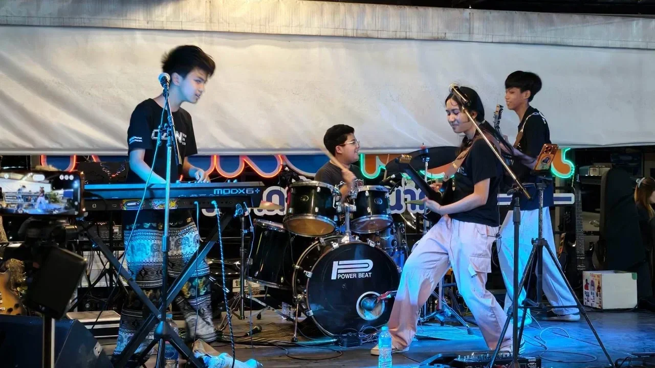 เปิดตำนาน OZONE วงร็อกเด็กภูเก็ต เบื้องหลัง “เนเน่ รอยัล” สู่เวทีโลก