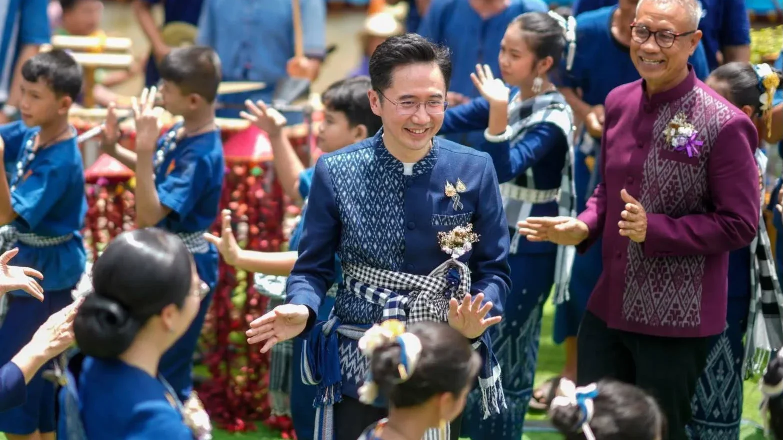 ‘ยศชนัน’ เปิดประเพณีบุญเดือนสิบ สกลนคร