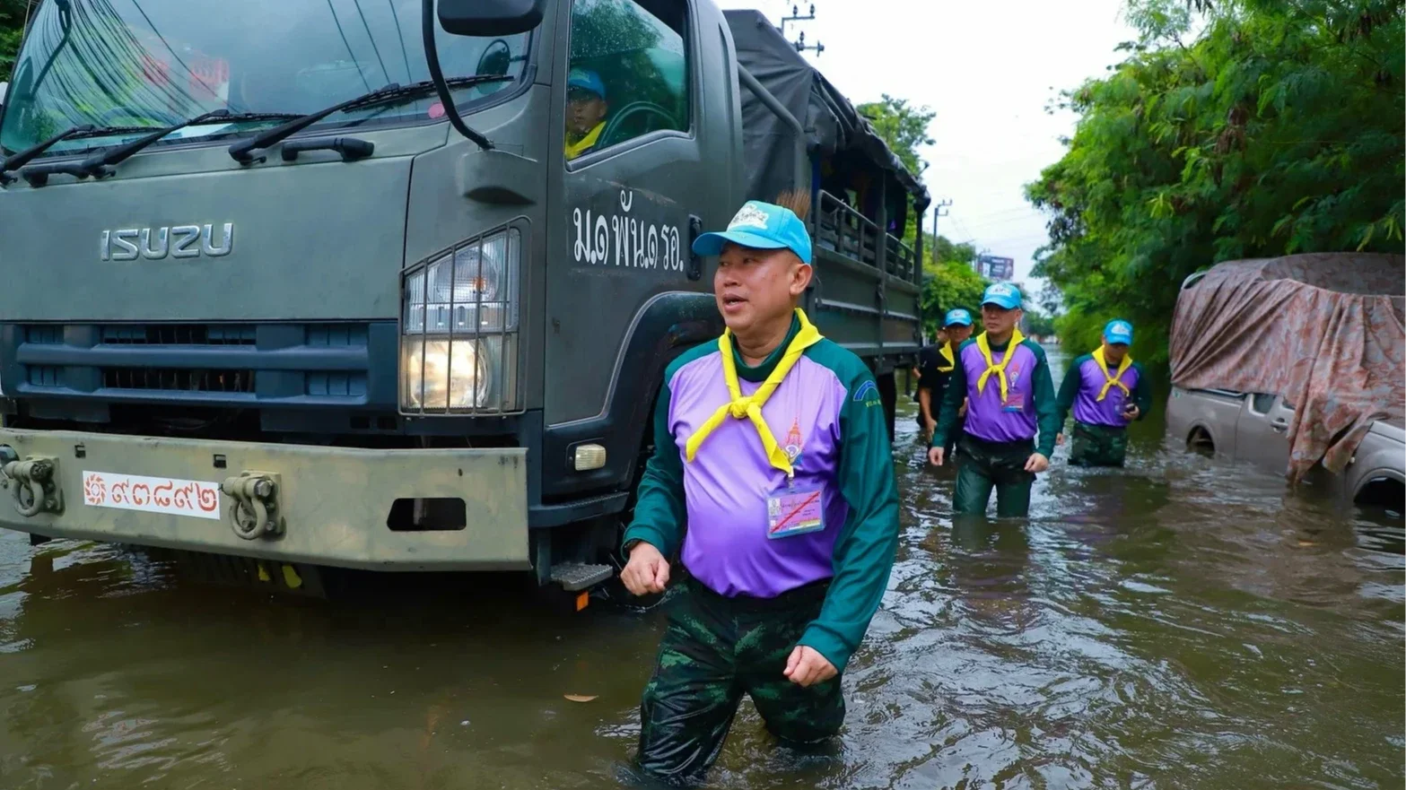 มทภ.1 ลงพื้นที่สวนหลวง เร่งช่วยผู้ประสบภัยน้ำท่วม
