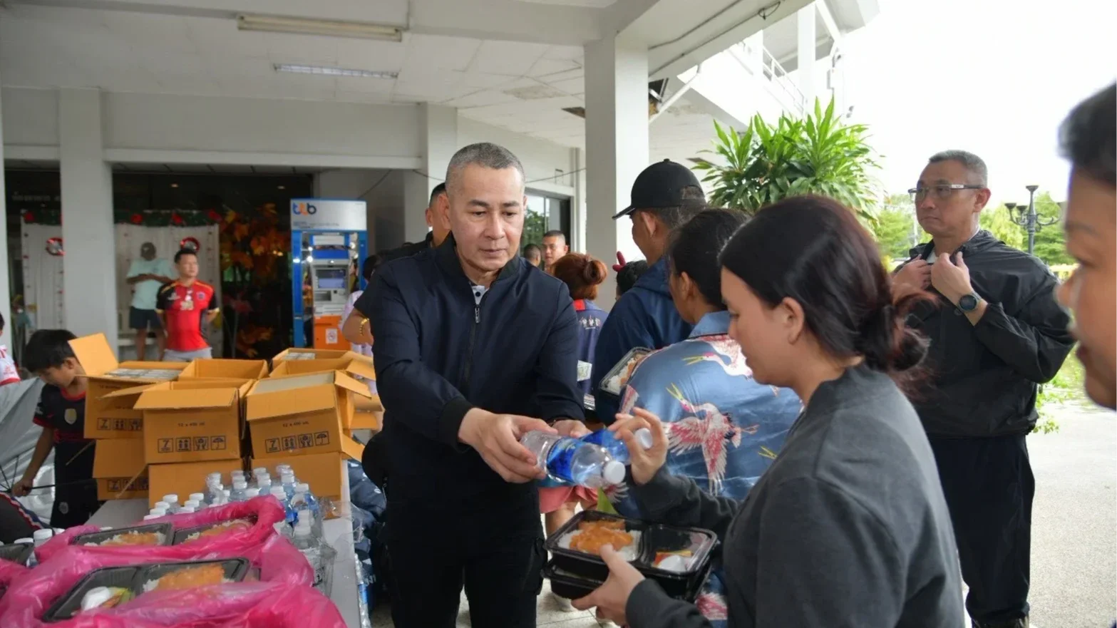 ทอ.เดินหน้าช่วยผู้ประสบภัยน้ำท่วม จัดอาหาร 3 มื้อ วันละ 6,000 ชุด