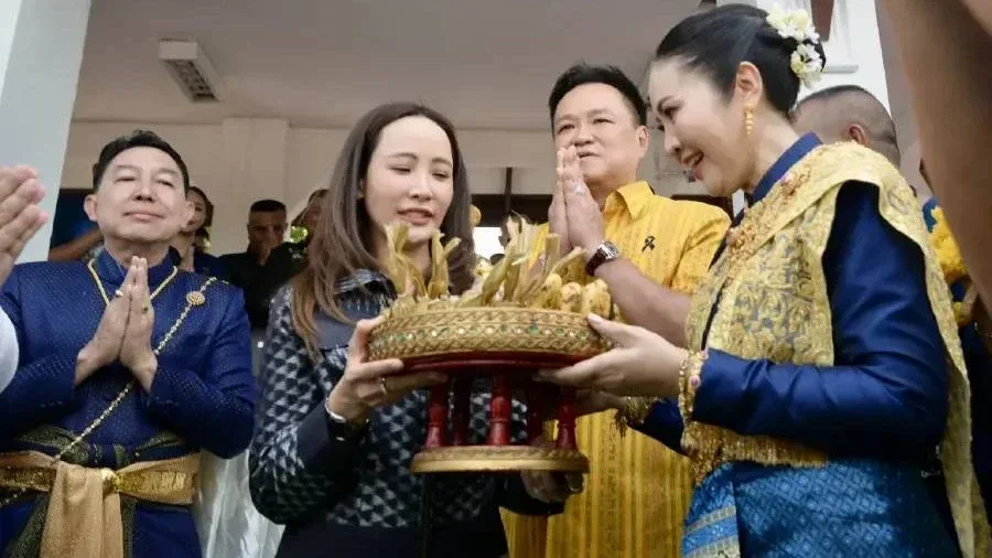 "อนุทิน"ควง ภรรยาเปิดงานประเพณี "อุ้มพระดำน้ำ"