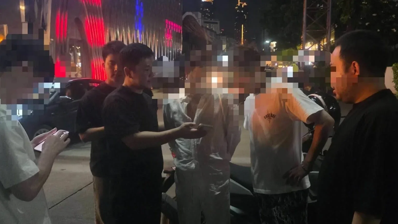 รวบหนุ่มจีนลักลอบเข้าไทย แฝงตัวเป็นนักท่องเที่ยว พบข้อมูลโยงคดีฉ้อโกงออนไลน์