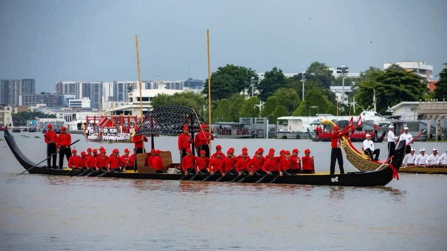 เปิดบทบาท "เรือดั้ง - เรือแซง" โล่พิทักษ์และแนวอารักขาแห่งริ้วขบวนพยุหยาตราทางชลมารค พ.ศ. 2569